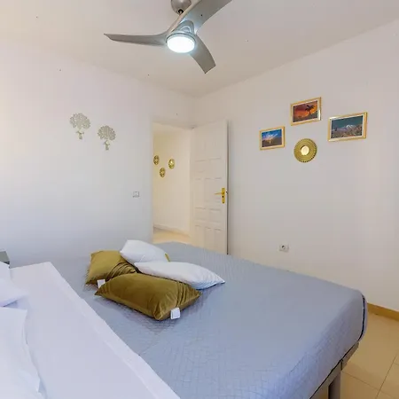 Soleado En Alondras Park דירה