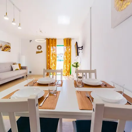 Soleado En Alondras Park דירה